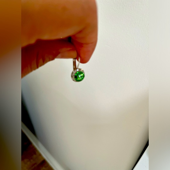 Sterling silver green stone earrings - Picture 2 of 2